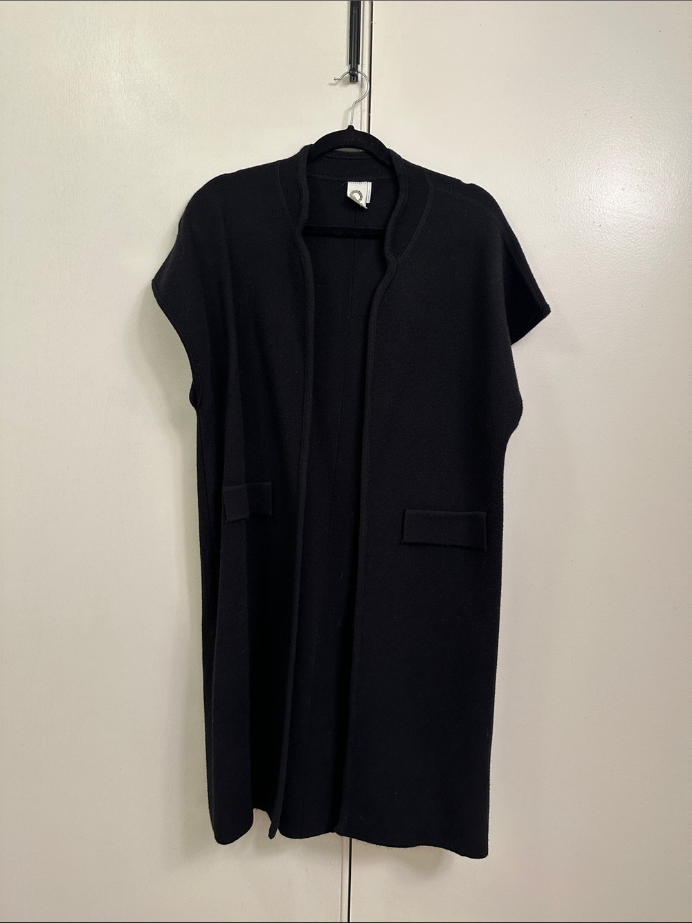 Akemi + Kin Black Open-Front Sleeveless Knit Cardigan